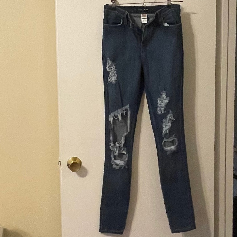 FashionNova distressed jeans size 9/ 28